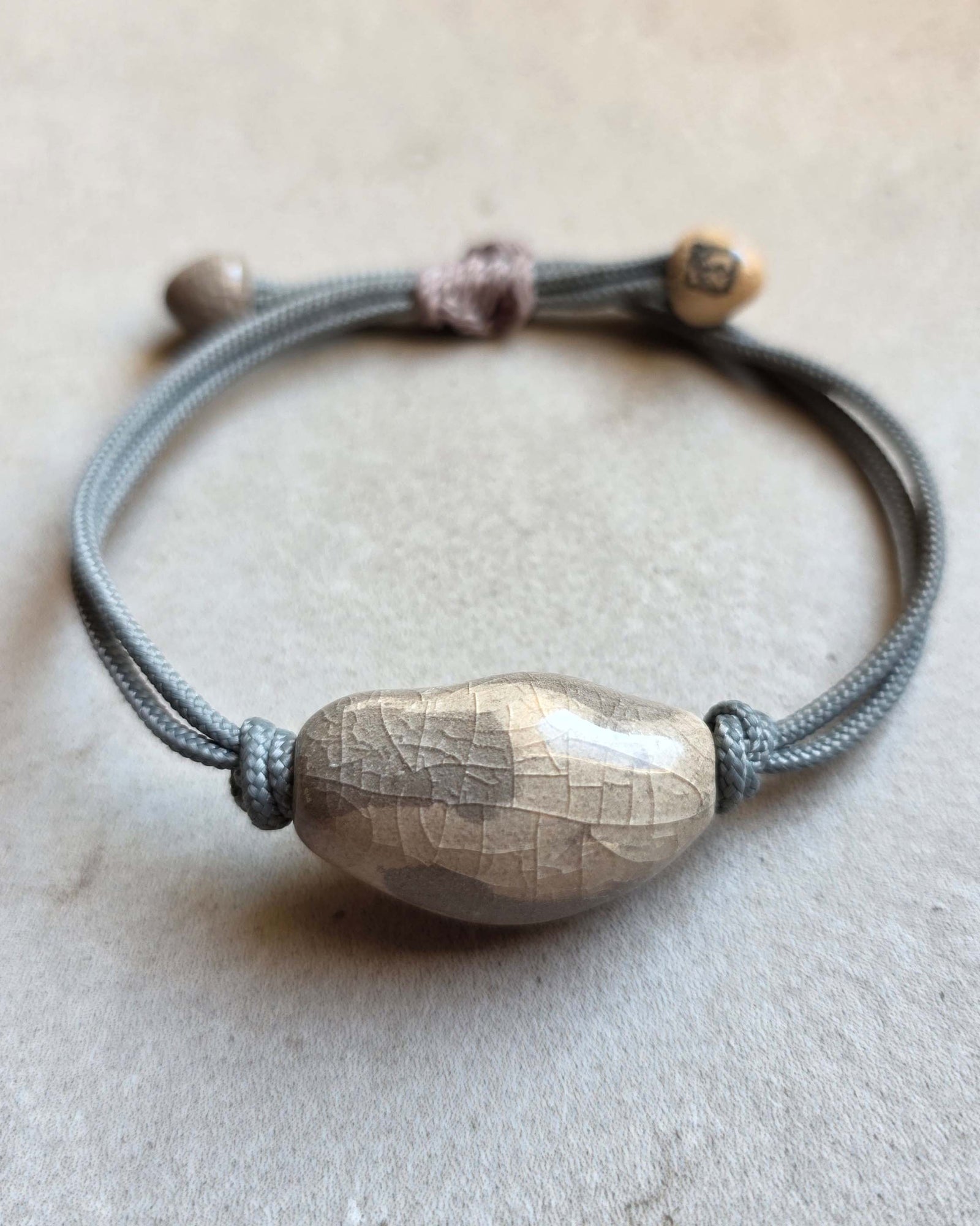 Bracciale Eco – piatto, dettaglio della perla