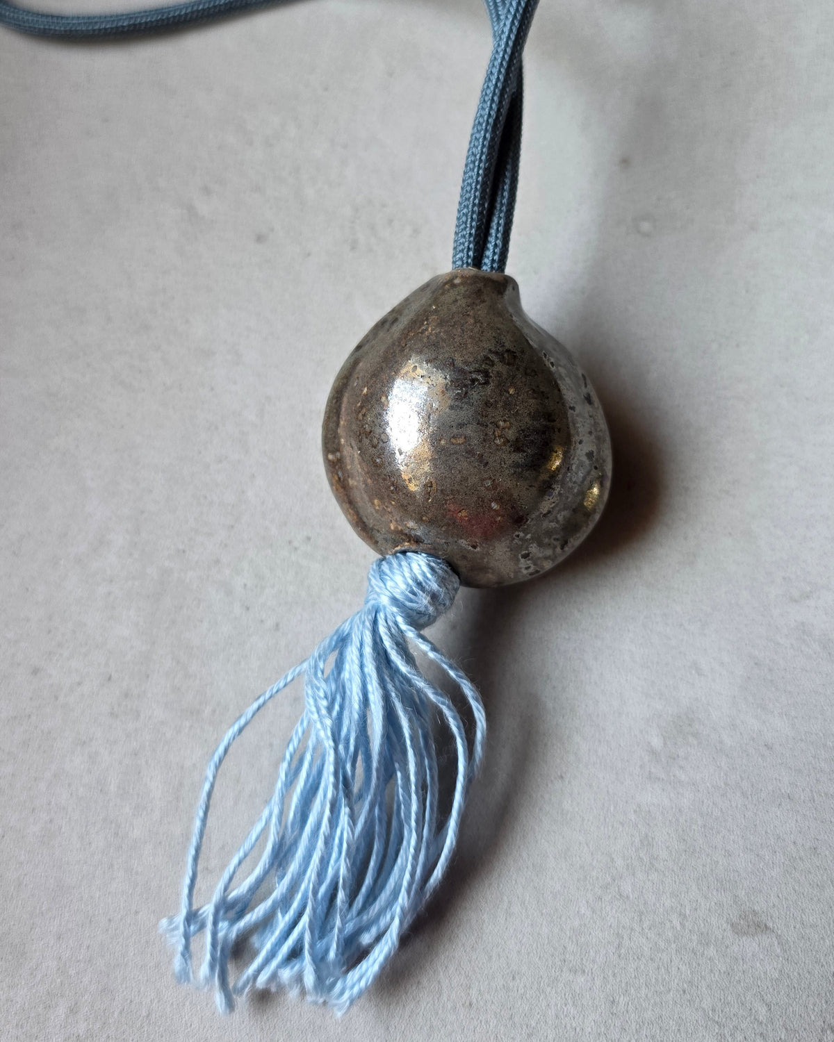 Collana Sacro Om – Oro – macro del pendente