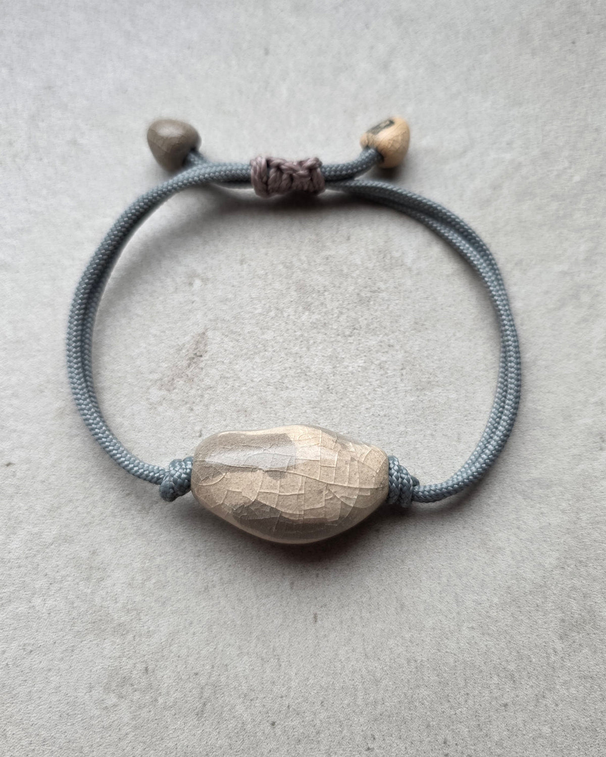 Bracciale Eco – piatto, vista intera con la chiusura