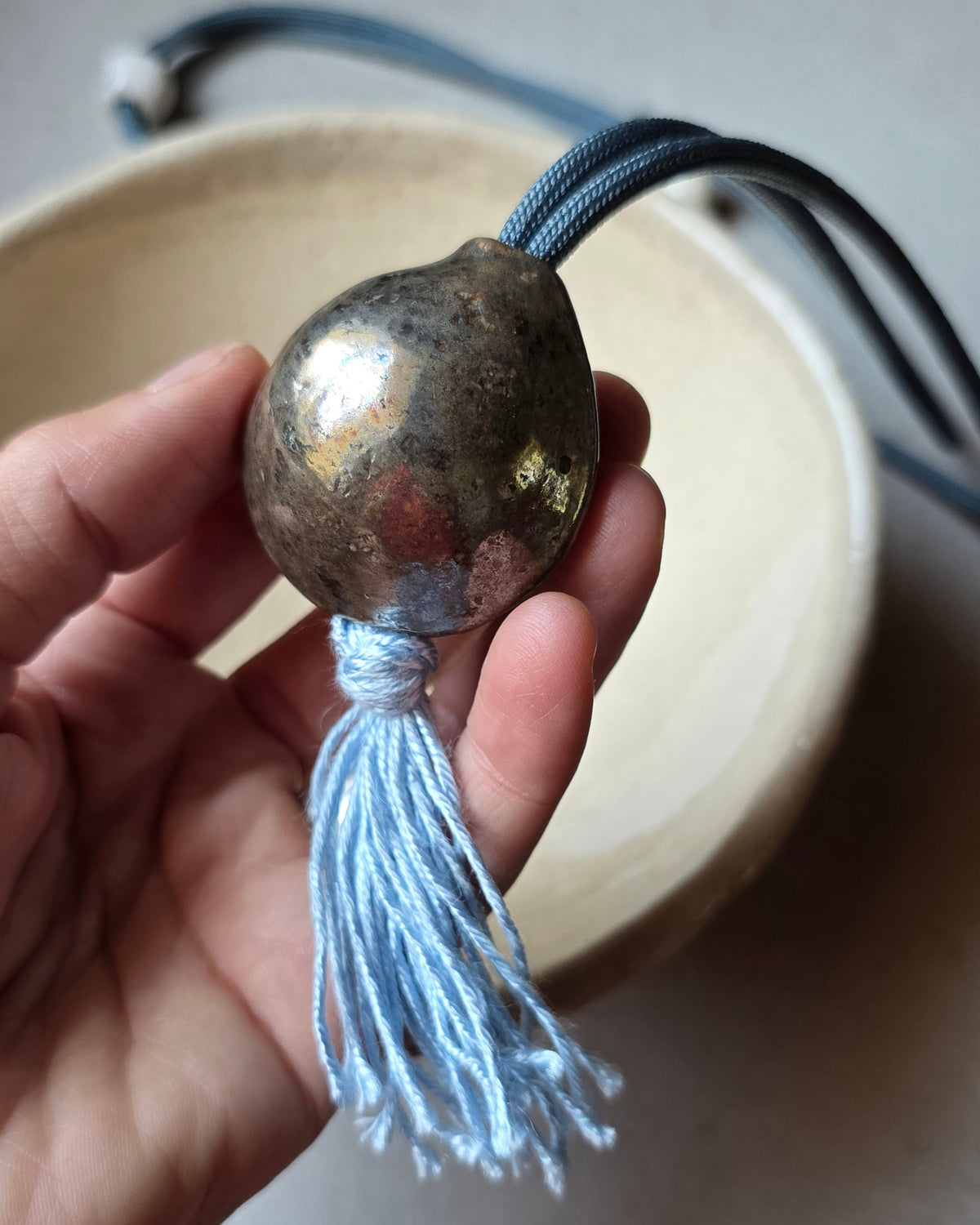 Collana Sacro Om – Oro – in mano, la scala