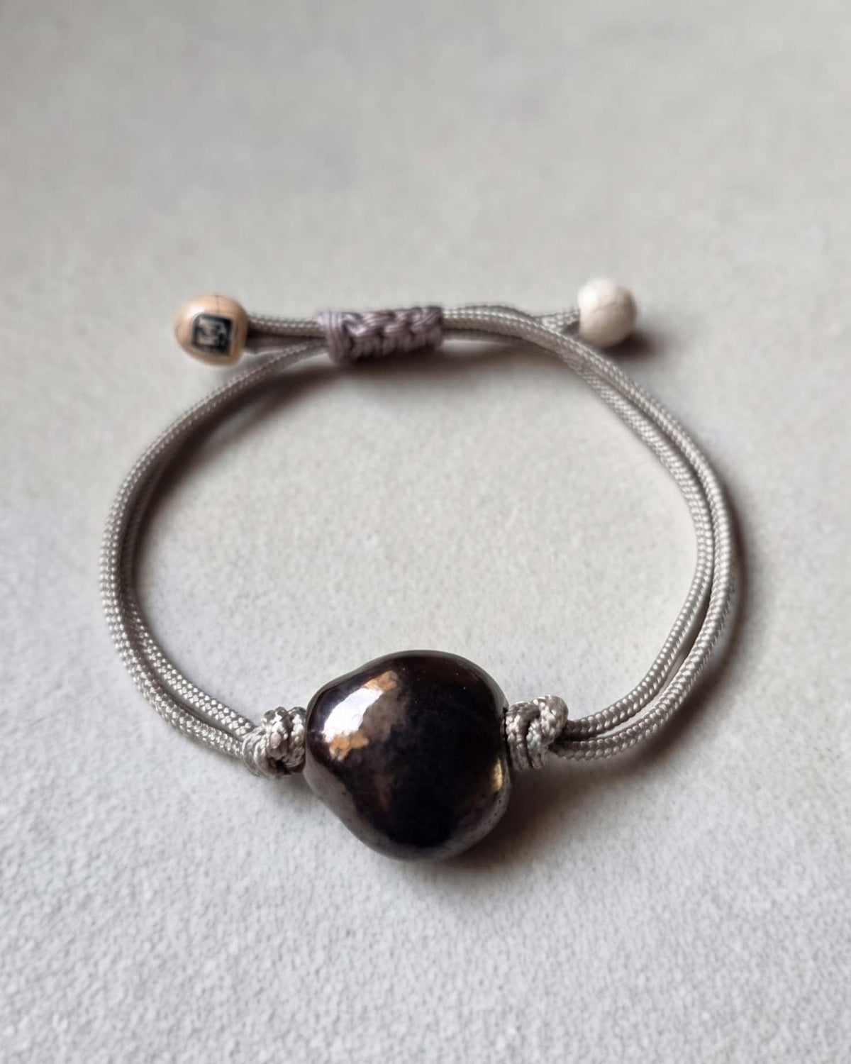 Bracciale Sacro Om – piatto, dettaglio