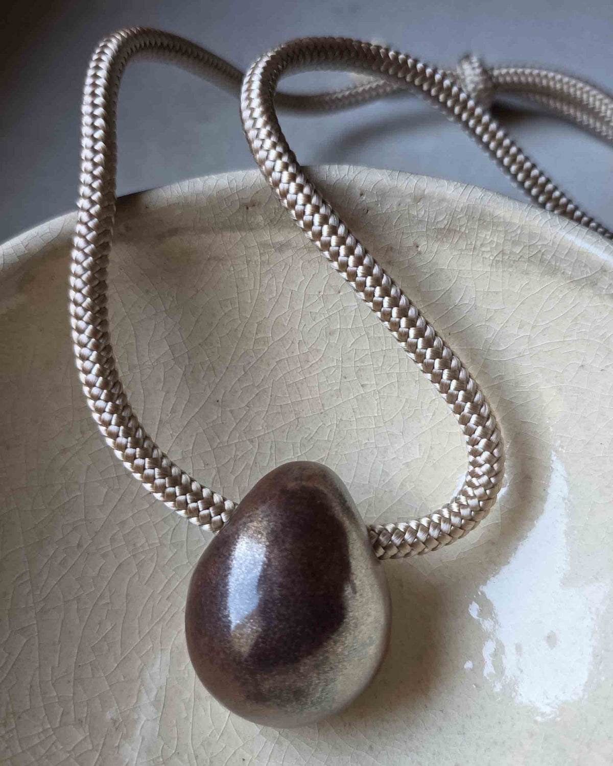 Collana Uovo Cosmico – nella ciotola