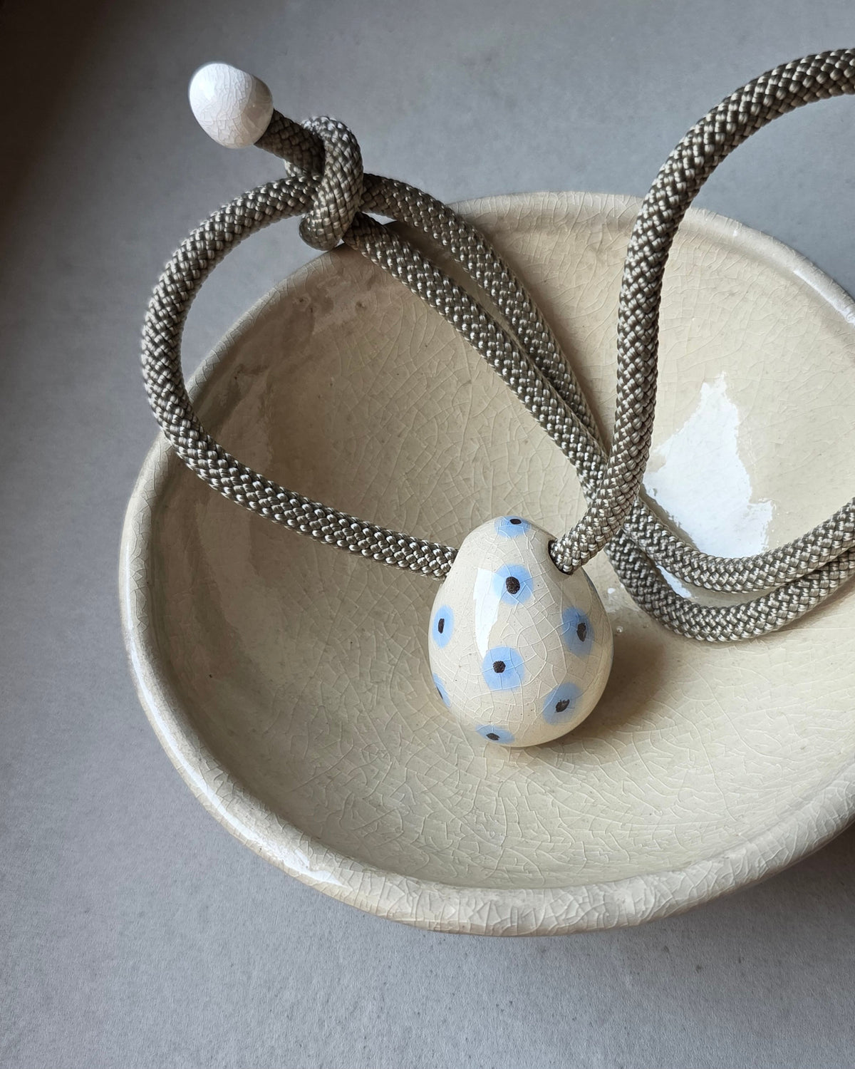 Collana Uovo Esotico – nella ciotola