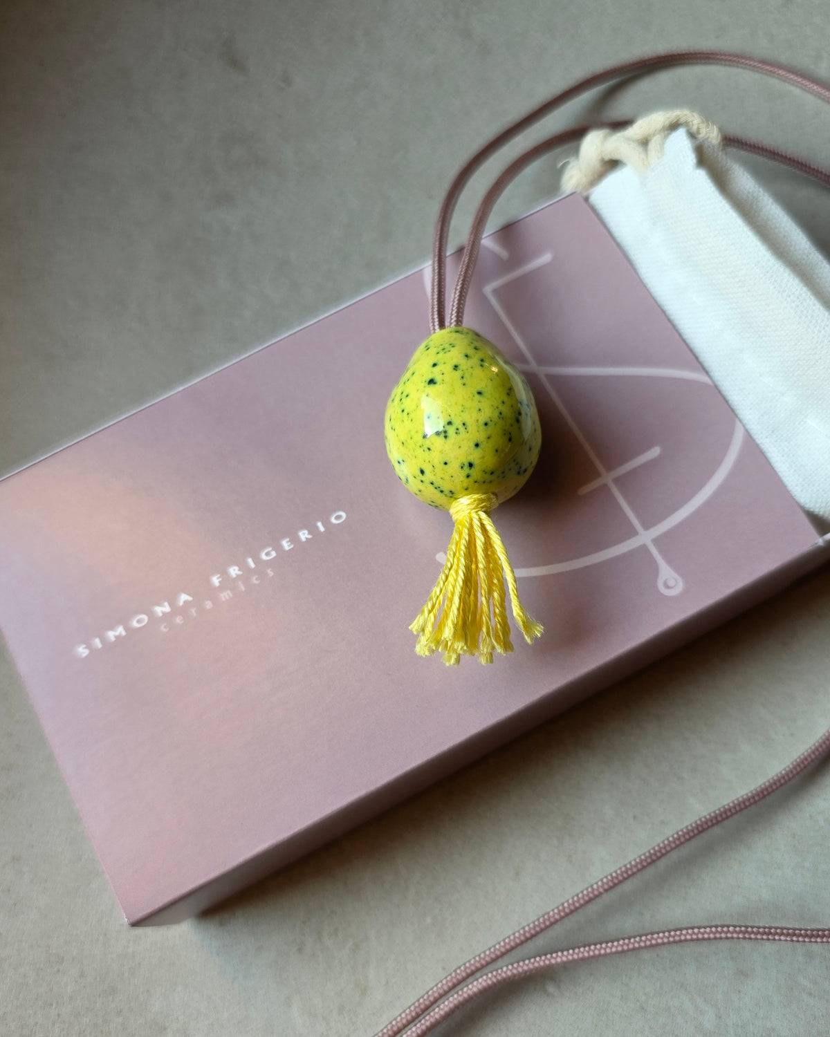 Collana Japamini – Giallo – scatola regalo e sacchetto