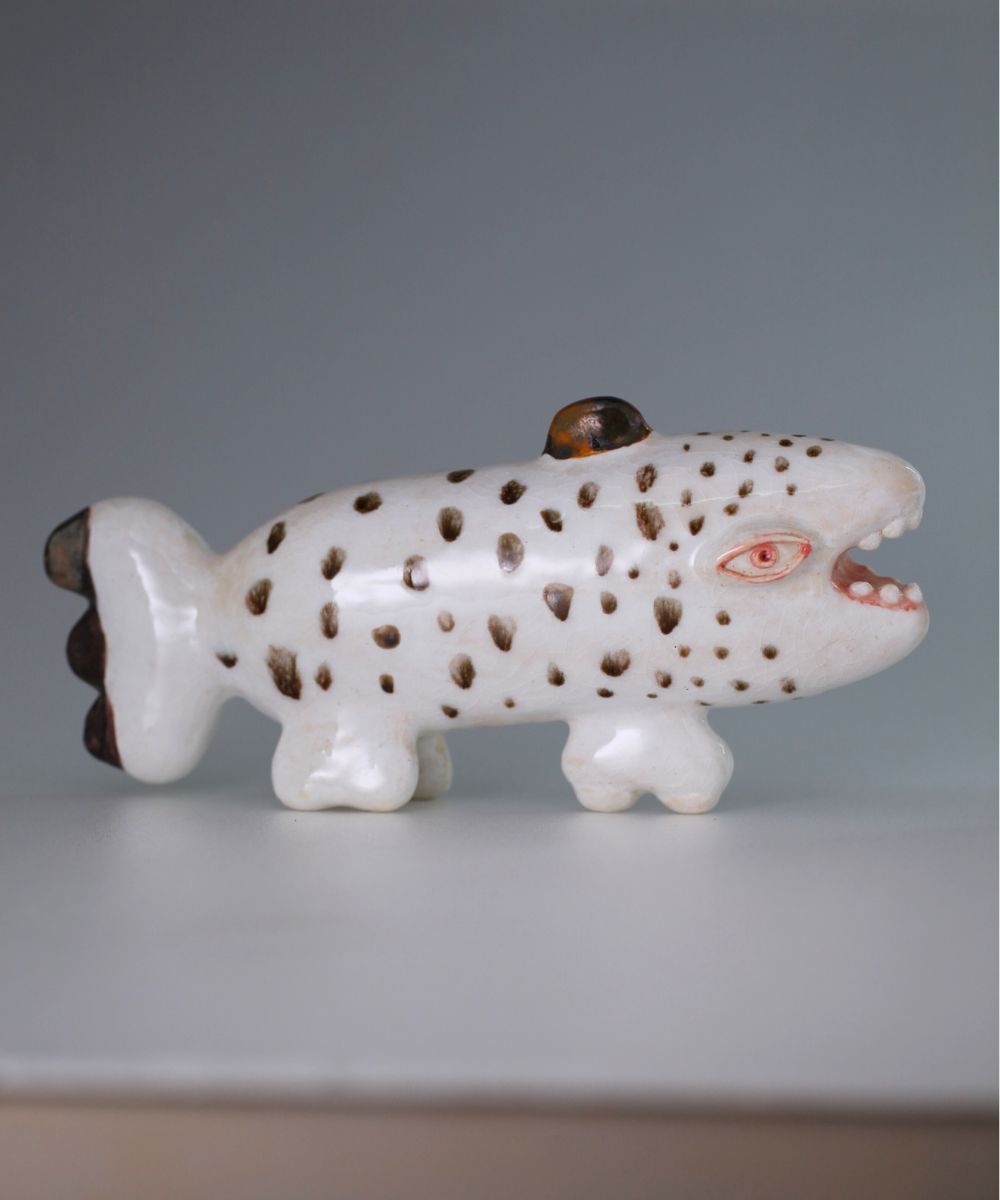 pesce di ceramica da appoggio di colore bianco latte