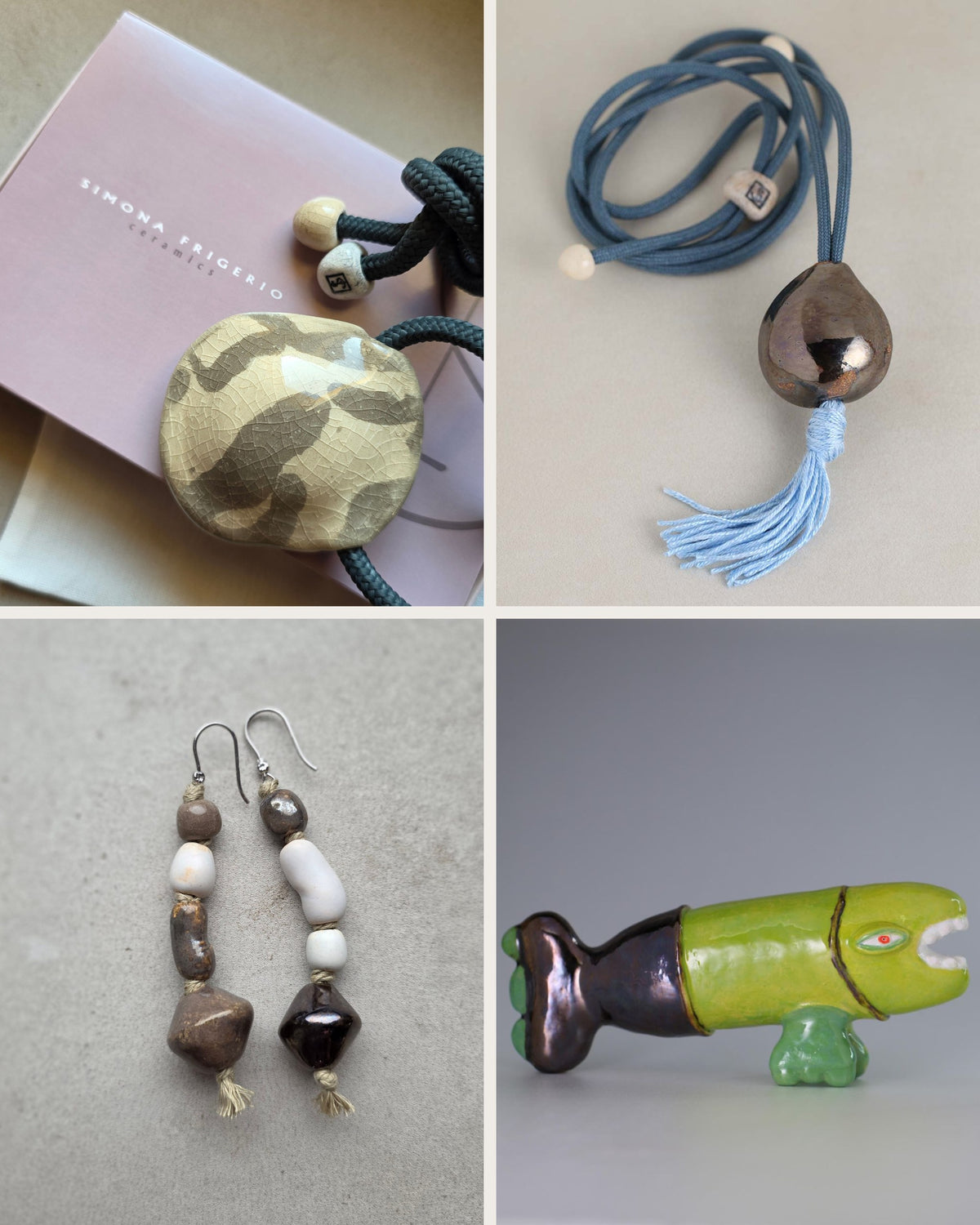 Quattro creazioni in ceramica di Simona Frigerio: il medaglione Sogno sulla scatola regalo rosa cipria, la collana Sacro Om dorata con nappina azzurra, gli orecchini Pepita del Tempo e la scultura Pesce Alga verde.
