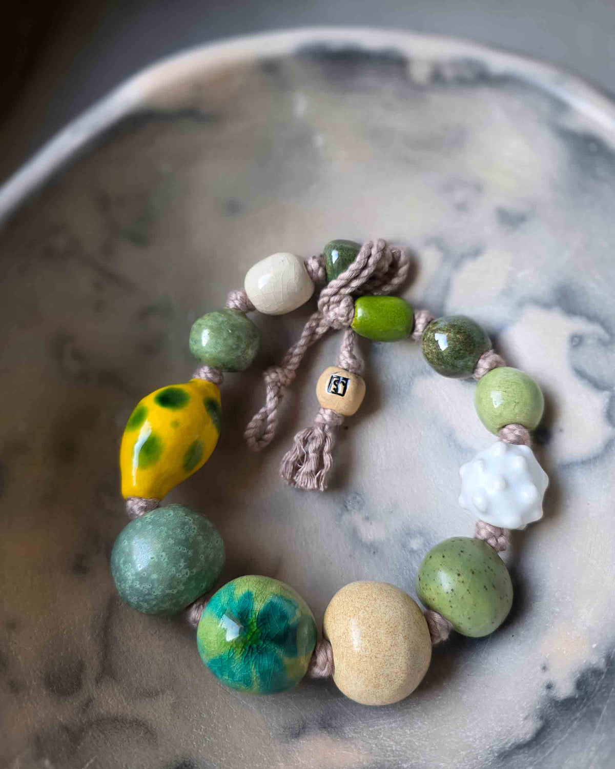 collana con perle organiche fatte a mano