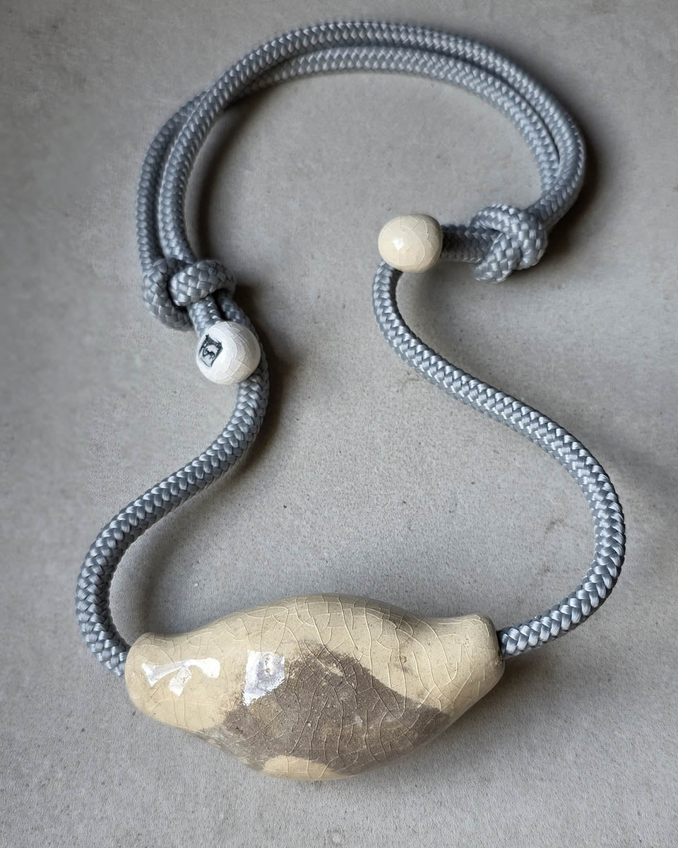 Grande ciondolo in ceramica moderno
