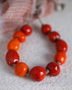 collana  in ceramica di perle rosse
